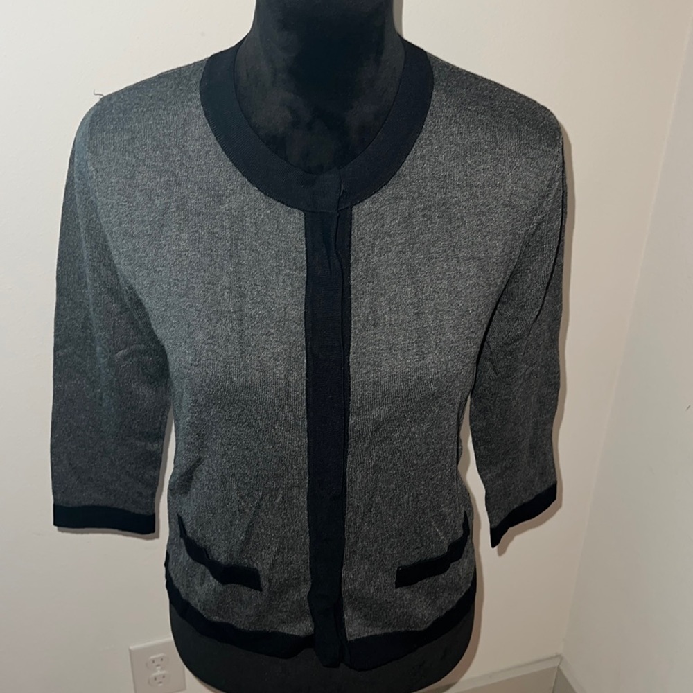 14Th & Union Sz S gray black edges snap‎ on buttons light cropped cardigan